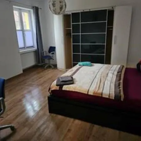 Schoene Vollausgestattete Monteurs- Gaestewohnung In Der Gartenstadt Und Naehe Geiseltalsee 2202 شقة Leuna