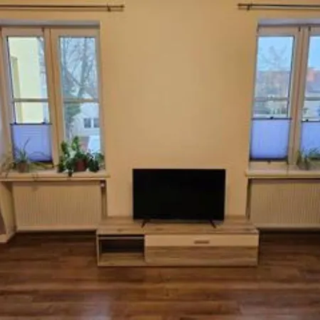 Schoene Vollausgestattete Monteurs- Gaestewohnung In Der Gartenstadt Und Naehe Geiseltalsee Fuer 2 Personen 2202 Apartment Leuna
