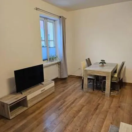 Apartment Schoene Vollausgestattete Monteurs- Gaestewohnung In Der Gartenstadt Und Naehe Geiseltalsee 2202