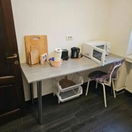 شقة Schoene Vollausgestattete Monteurs- Gaestewohnung In Der Gartenstadt Und Naehe Geiseltalsee 2202