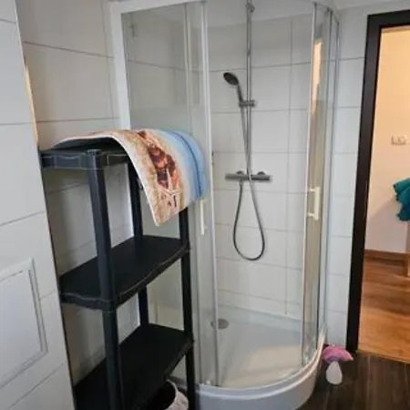 Schoene Vollausgestattete Monteurs- Gaestewohnung In Der Gartenstadt Und Naehe Geiseltalsee 2202 Apartment Leuna
