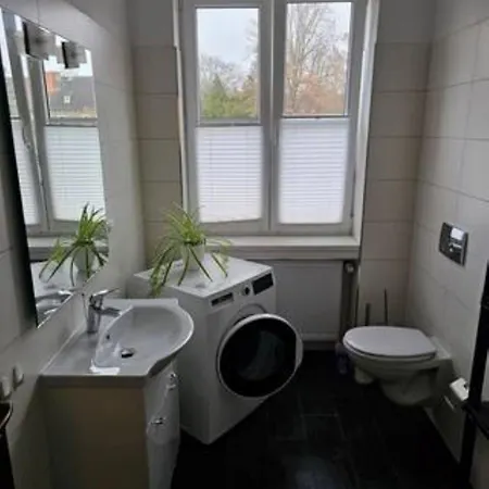 Schoene Vollausgestattete Monteurs- Gaestewohnung In Der Gartenstadt Und Naehe Geiseltalsee 2202 *