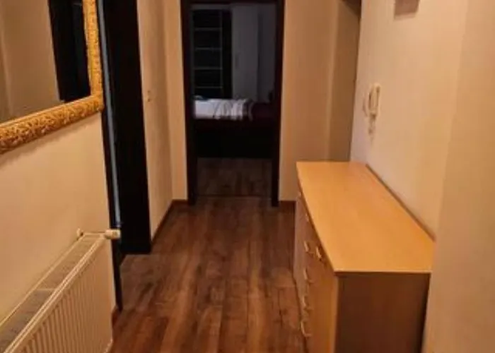 Schoene Vollausgestattete Monteurs- Gaestewohnung In Der Gartenstadt Und Naehe Geiseltalsee 2202 شقة Leuna